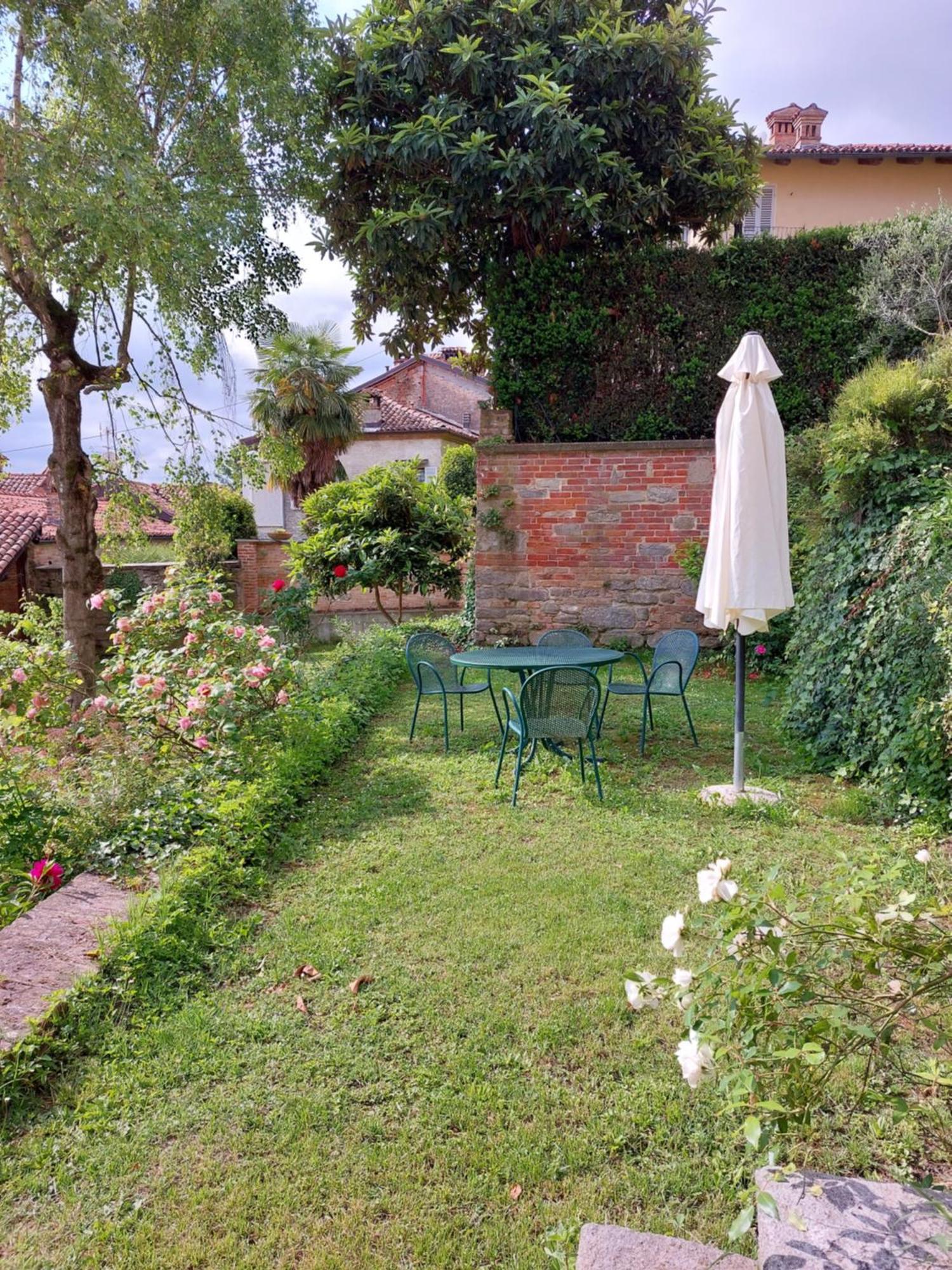 Il Giardino Di Olivia Apartment Guarene Ngoại thất bức ảnh